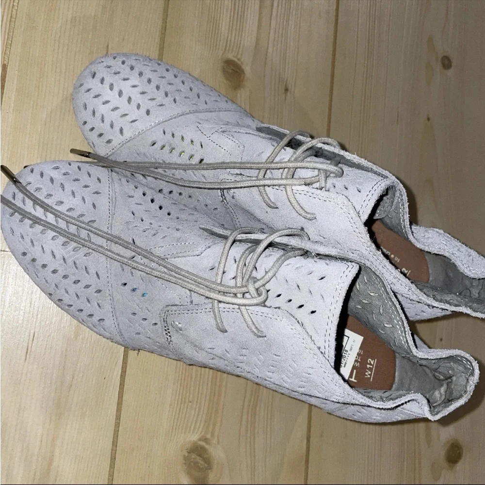 TOMS Women's Light Gray‎ Perforated Wedges NWT Sz.12